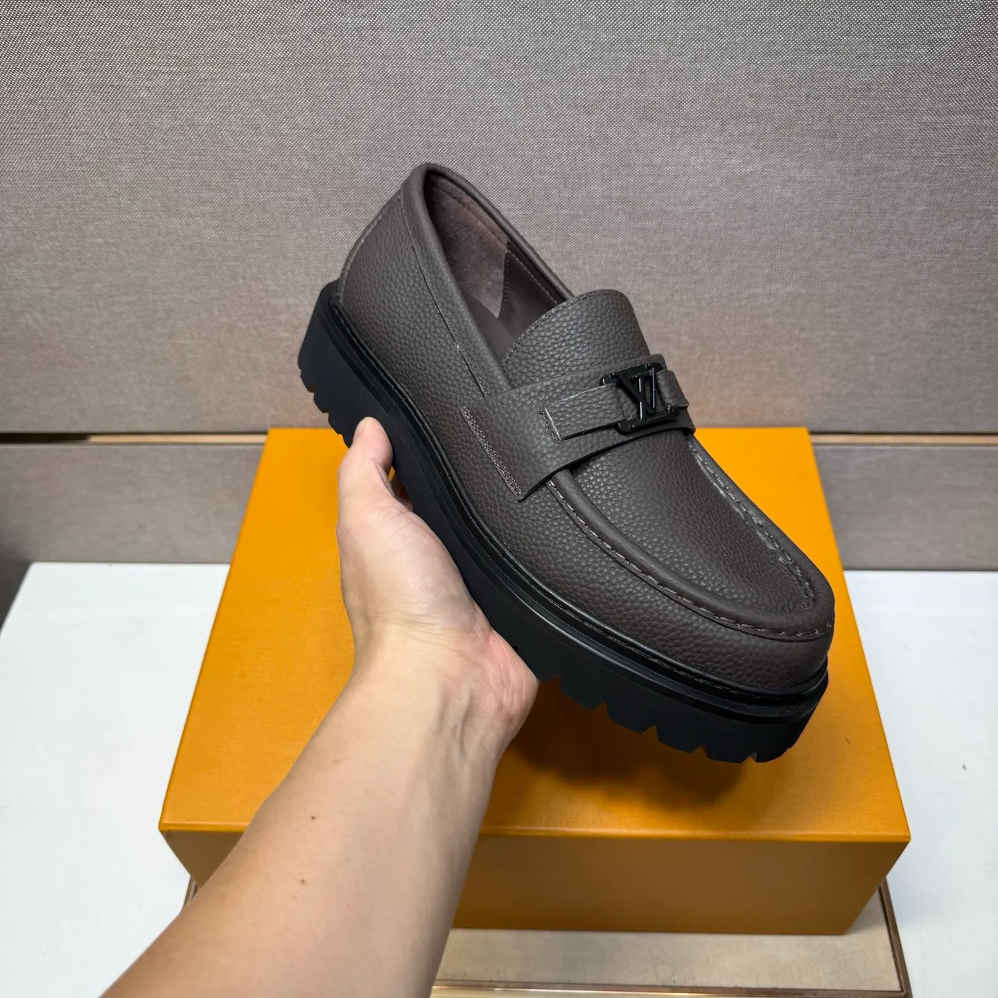 Men's men's shoes 💰pp620【Lv～】Men's casual leather shoes 2025z cabinet sales simultaneously 🔶Size: 39-44 #️⃣ 🔷3 colors🔜The upper is made of cowhide stitching ➕Cowhide lining, comfortable and breathable, sole: original comfortable and wear-resistant outsole, ⚠️real thing📱photographed🎬real thing is better📢📢📢